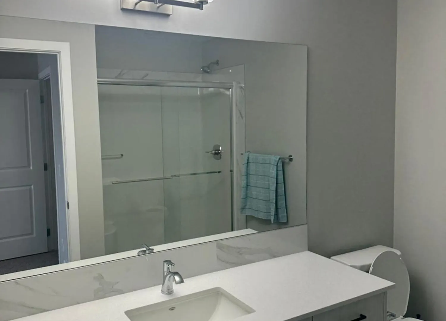 3 Bedroom House In Nw Calgary