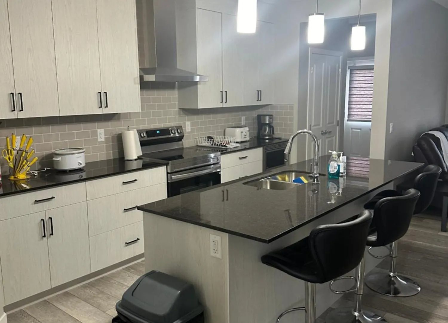 3 Bedroom House In Nw YYC